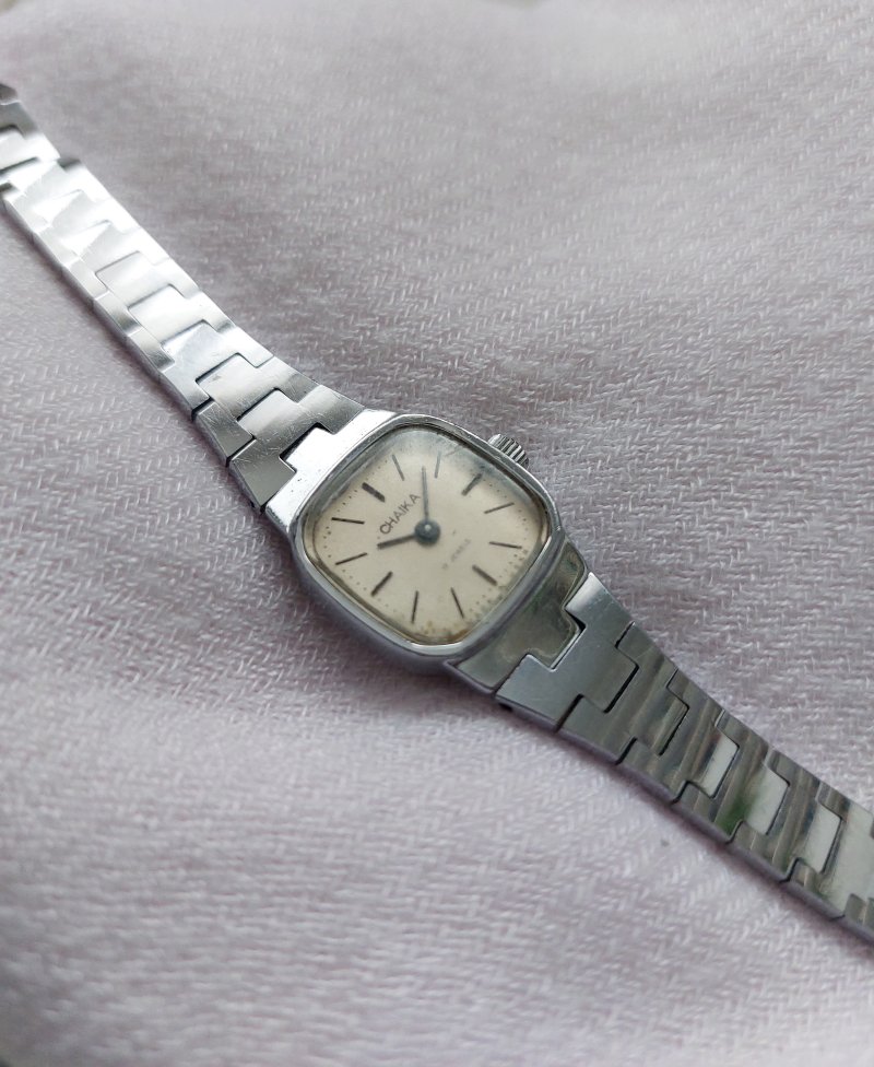 Chaika mechanical ladies' watch with metal strap.