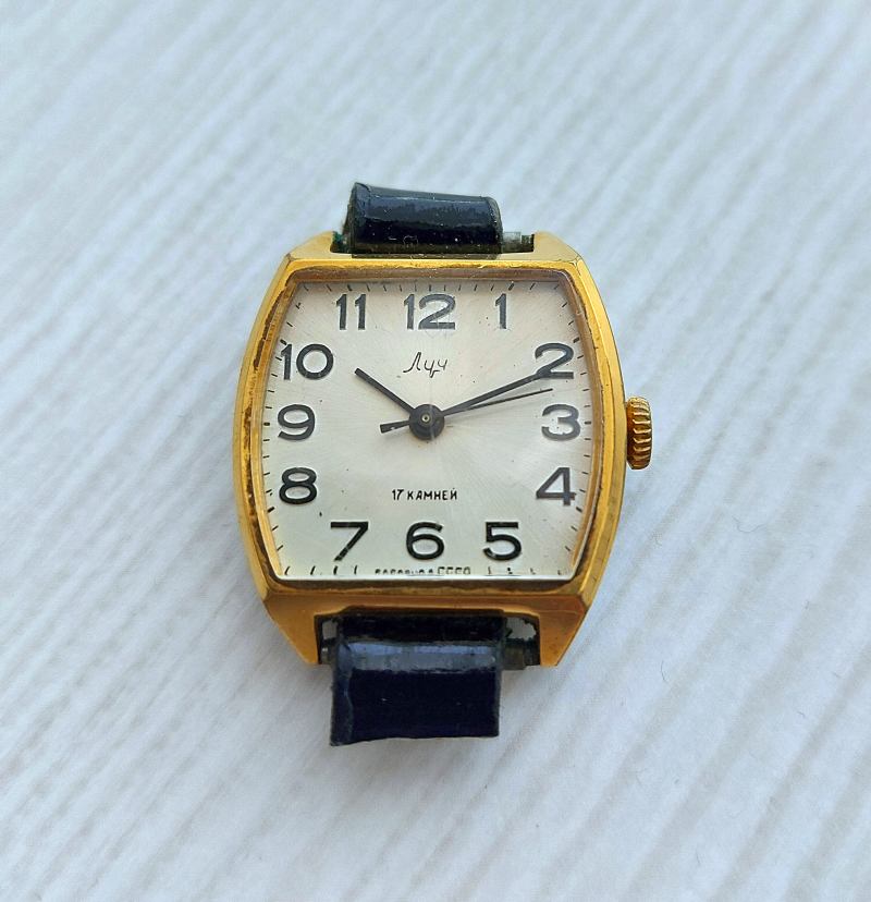 Luch wrist watch