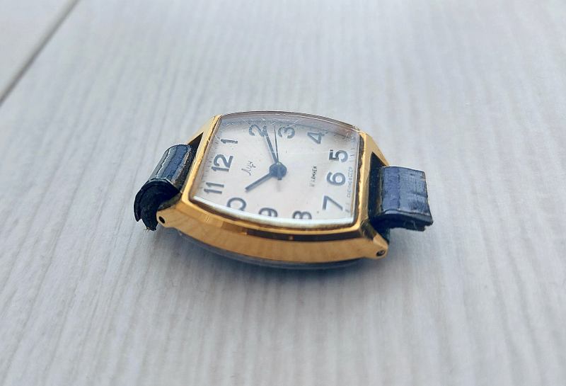 Luch wrist watch